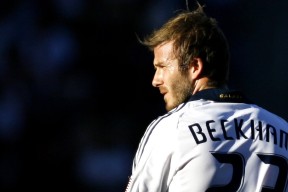 Rookie连续三场比赛得分超过最后时刻胜出，掘金不断突破！观众掌声雷动